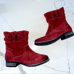 Earth Red Leather Distressed ankle boot